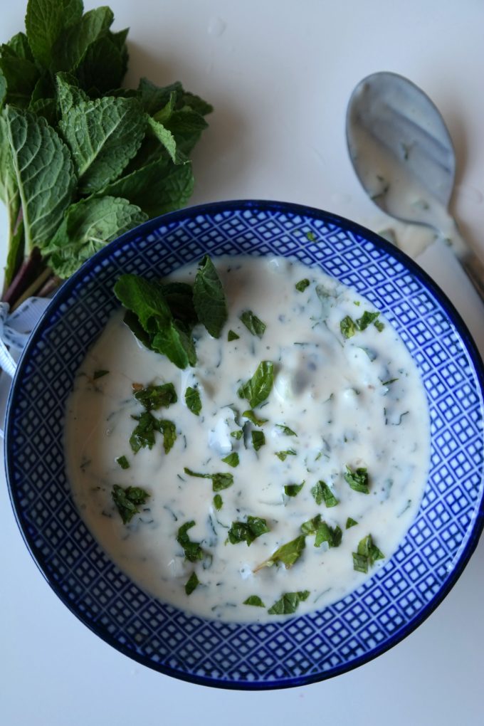 Couscous-Gemüse-Salat mit Joghurt-Minz-Dip – Vegane Küche