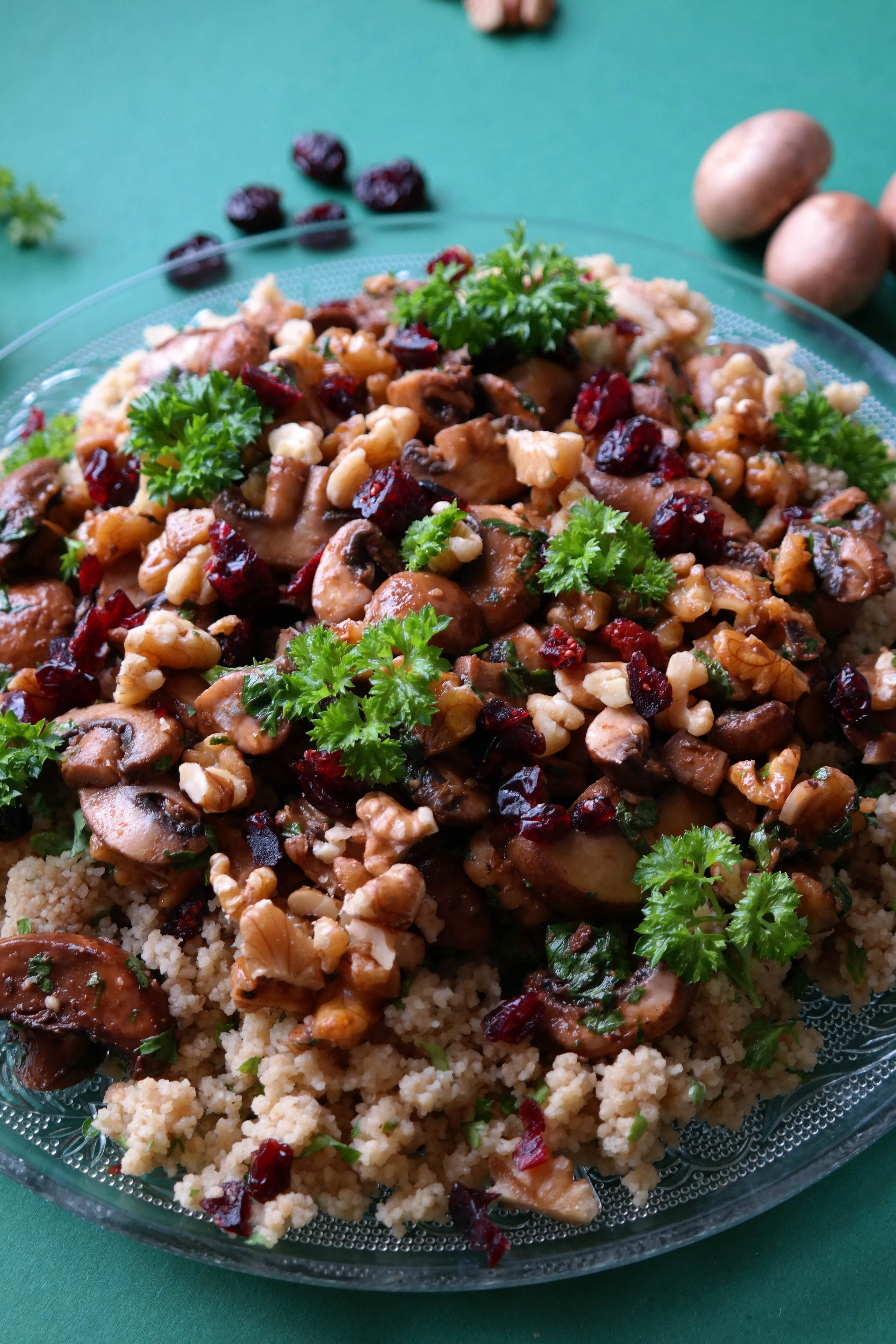 Walnuss-Pilz Couscous mit Cranberries – Vegane Küche