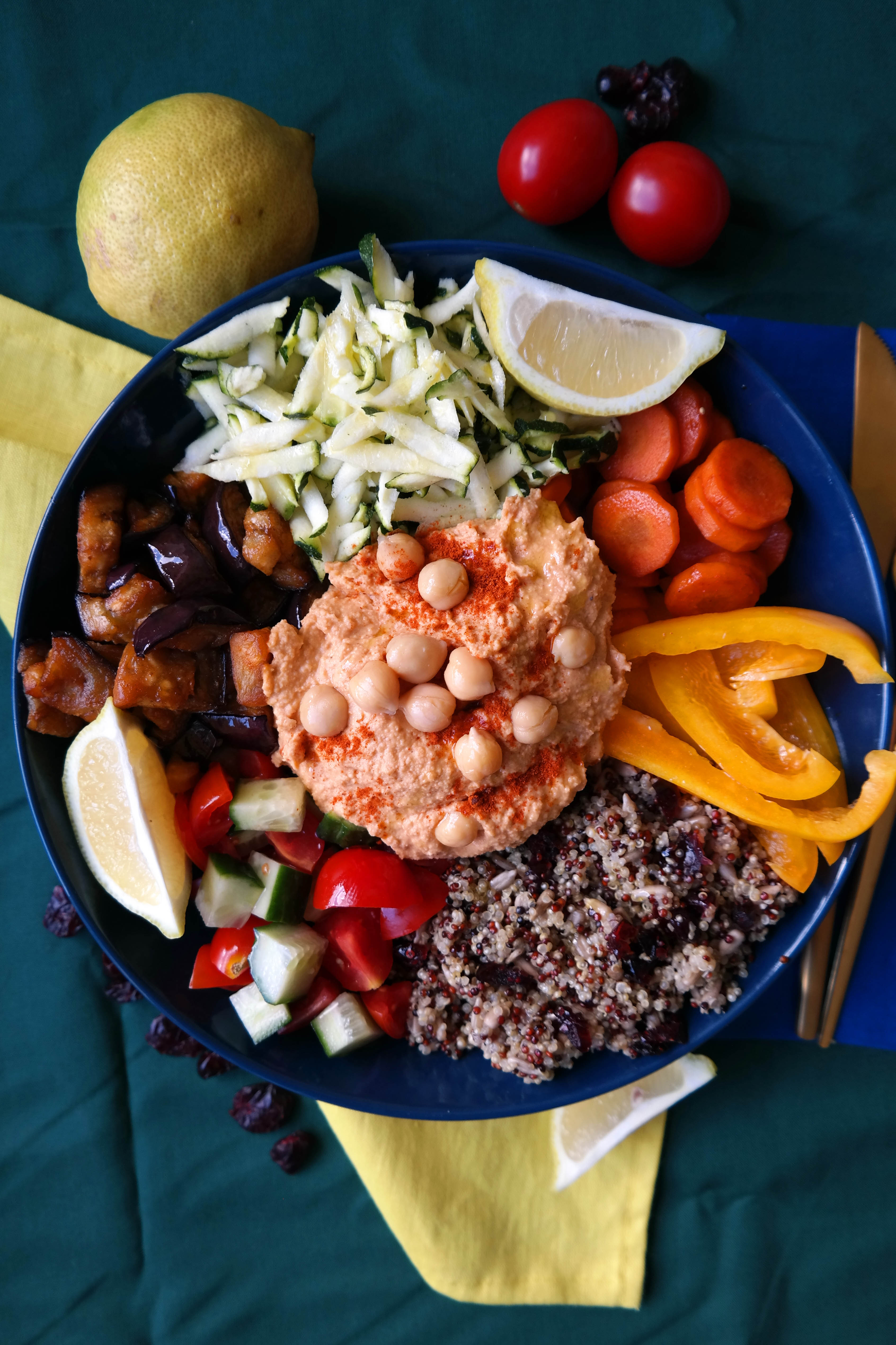 Quinoa-Hummus Bowl – Vegane Küche
